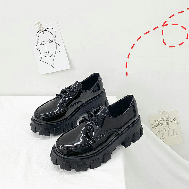Zapatos de plataforma de lujo (charol negro)