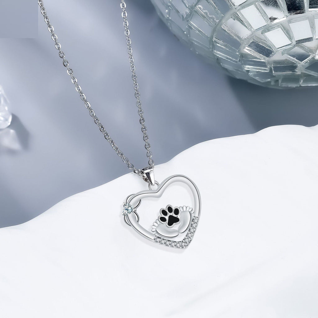 Collar con huella de perro y circonita