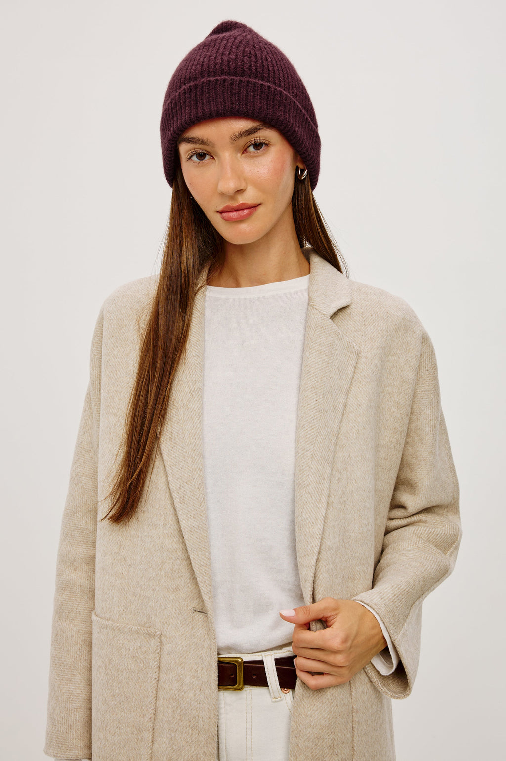 GORRO UNISEX DE CACHEMIRA Y SEDA DE AUTUMN CASHMERE - COLOR VINO