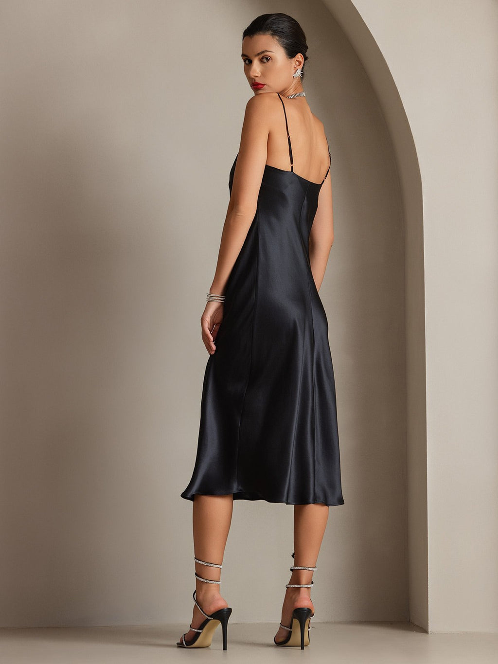 Long poly-satin dresses with straps