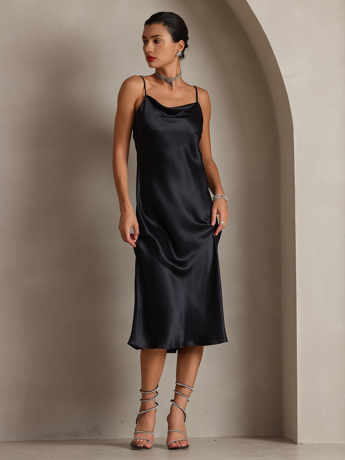Long poly-satin dresses with straps