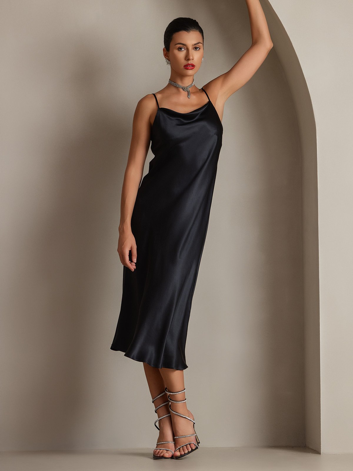 Long poly-satin dresses with straps