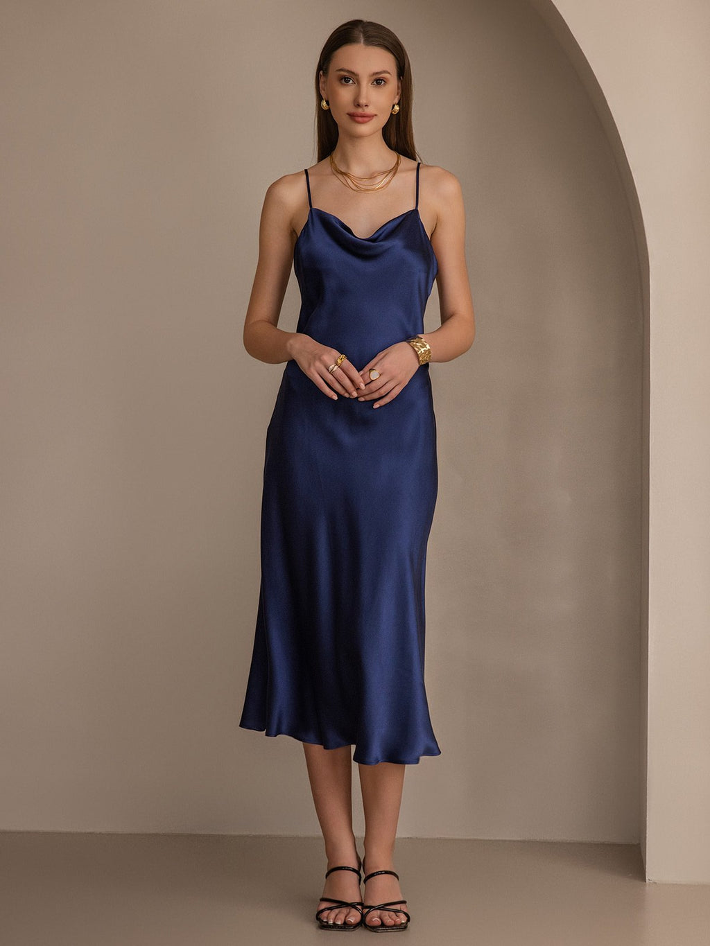 Long poly-satin dresses with straps