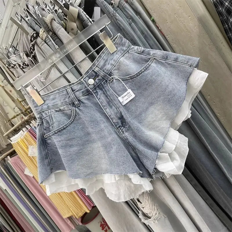 Shorts de mezclilla con ribete de encaje para mujer