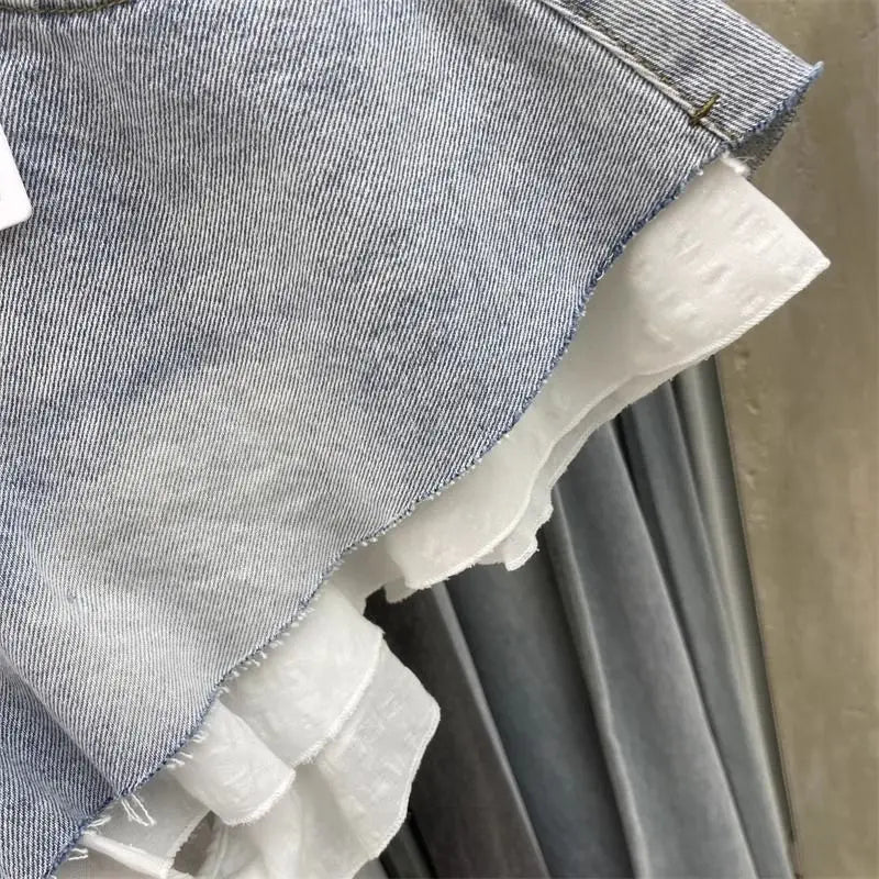 Shorts de mezclilla con ribete de encaje para mujer