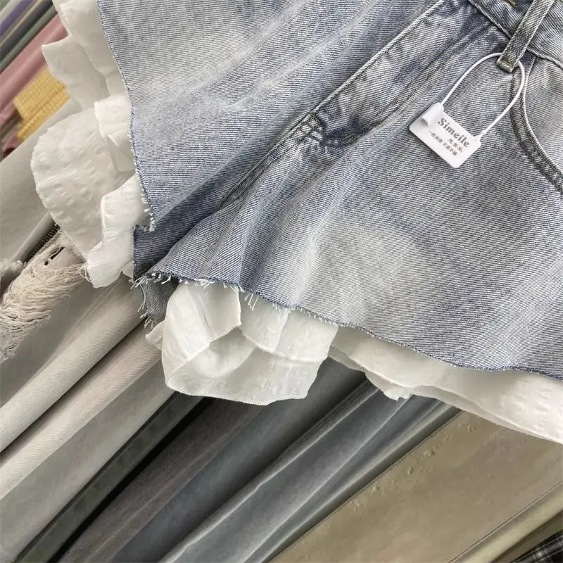 Shorts de mezclilla con ribete de encaje para mujer