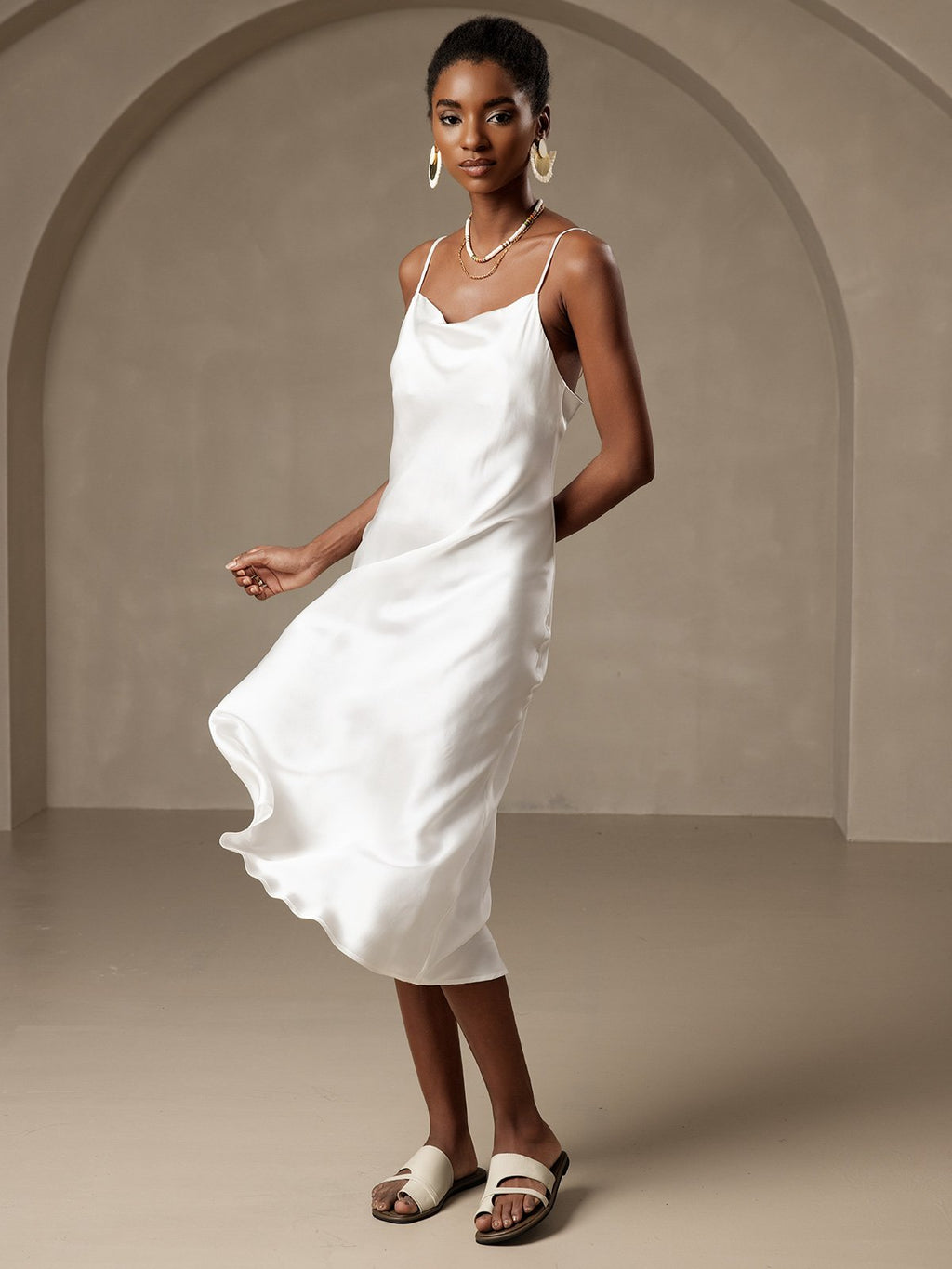Long poly-satin dresses with straps