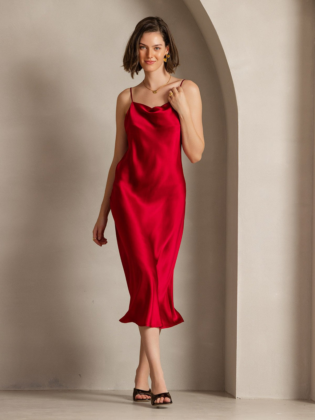 Long poly-satin dresses with straps