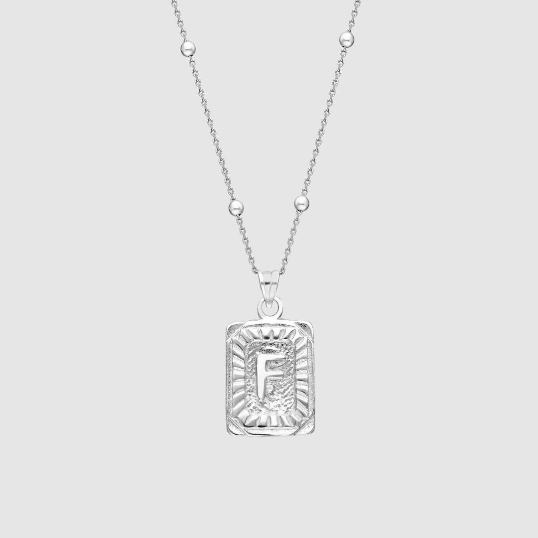 Collar con medallón de inicial