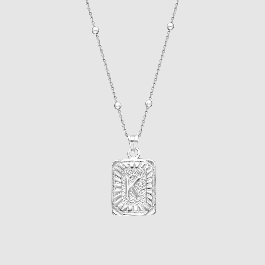 Collar con medallón de inicial