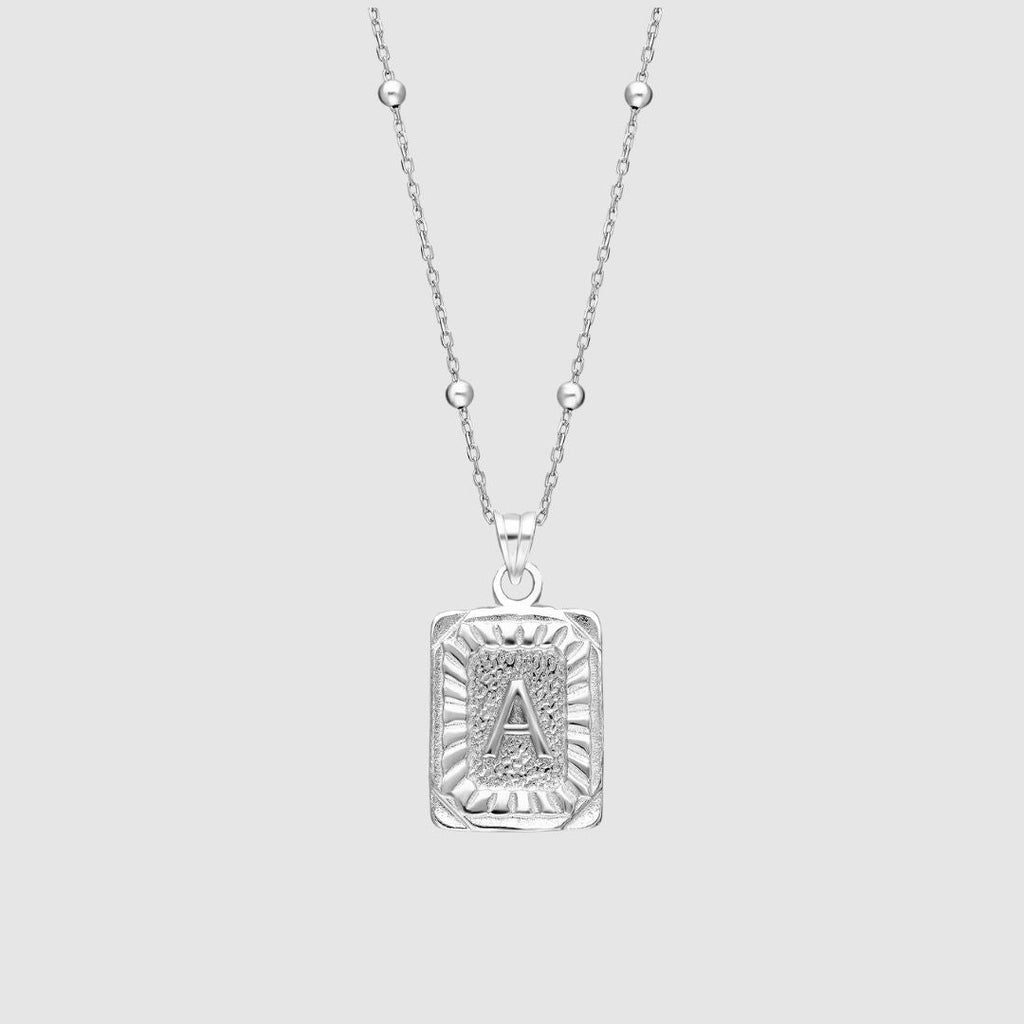 Collar con medallón de inicial