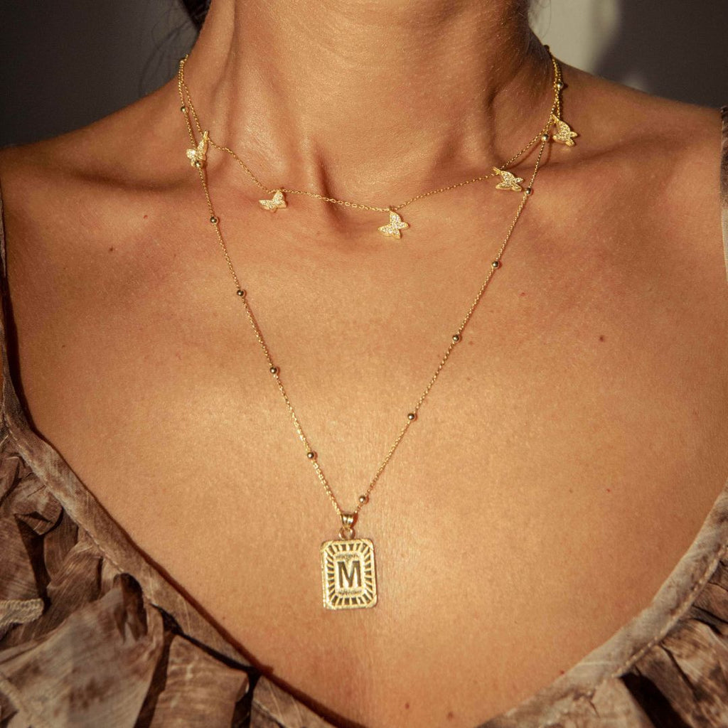 Collar con medallón de inicial