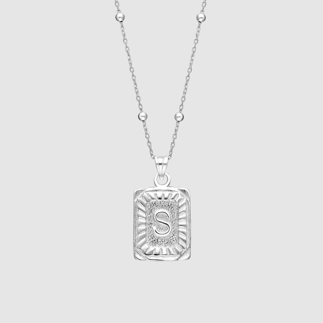 Collar con medallón de inicial