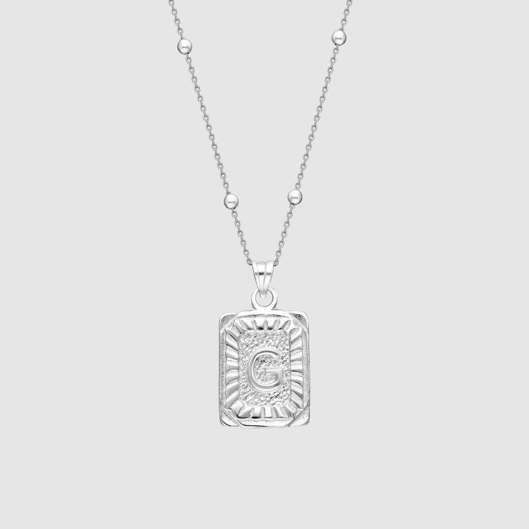 Collar con medallón de inicial
