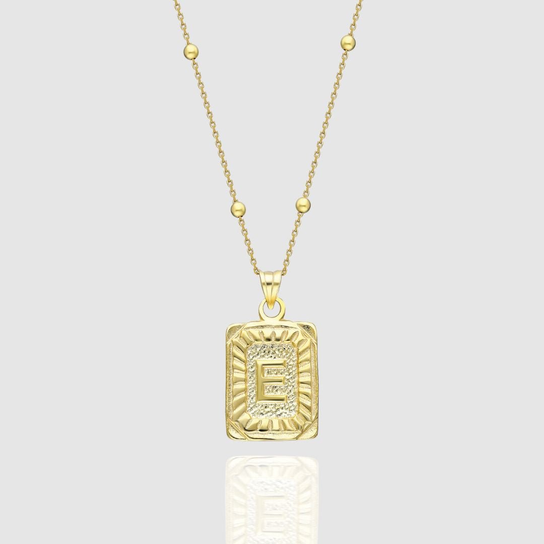 Collar con medallón de inicial