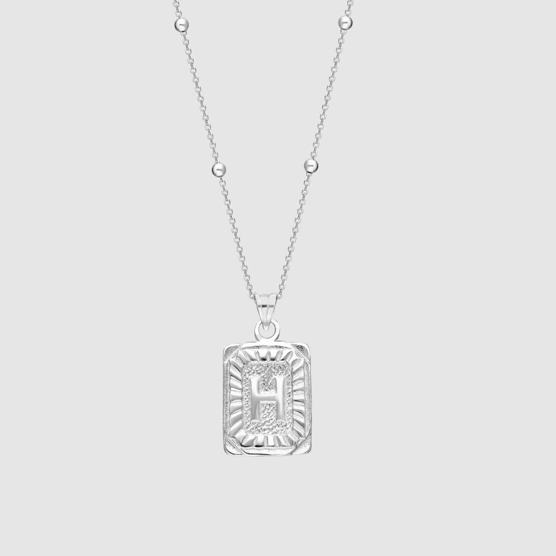 Collar con medallón de inicial