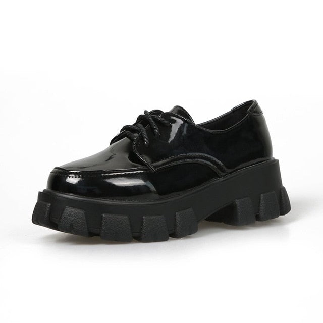 Zapatos de plataforma de lujo (charol negro)